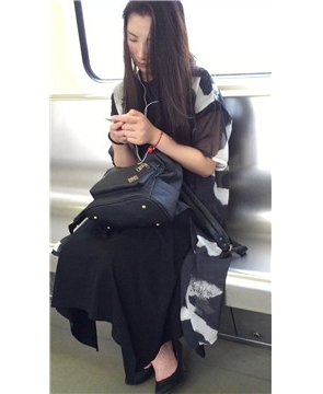 地铁拍摄高跟美足安静美姐姐