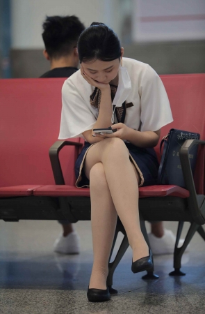 【街拍心灵】候机楼工作人员肉丝街拍制服