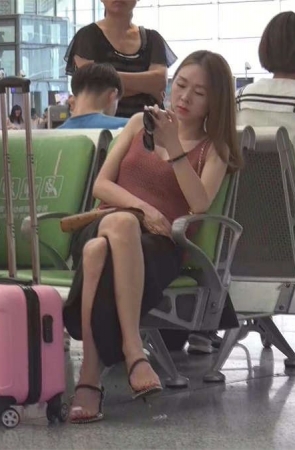 性感到极致的漂亮女神,裸足堪称完美无瑕