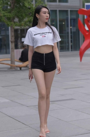 精选街拍作品 NO.1114 一只麋鹿摄影作品 – 黑色热裤美腿美女[603P/544MB]