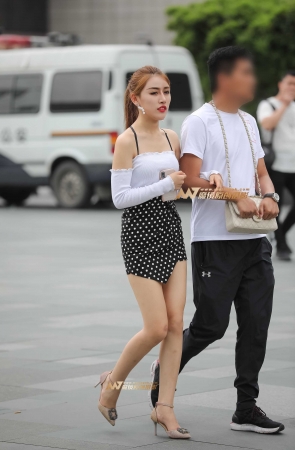 腿长的有点过分了