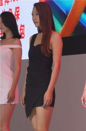 4k-黑色包臀裙美腿街拍靓模