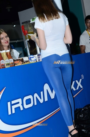 神摄手赛06  高挑身材，蓝色紧身裤