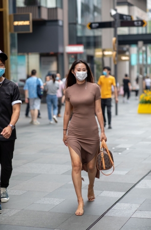 连体包臀裙长发妹子