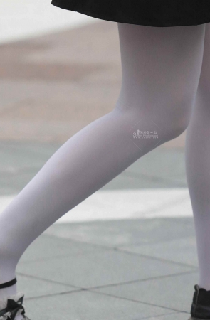 白丝街拍短裙妹子