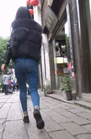 超级紧身蓝牛美女