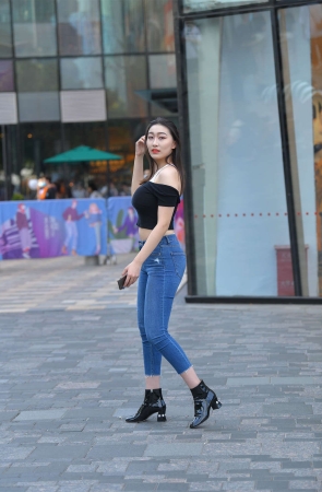 短靴牛仔好身材