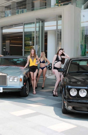 豪车美女比基尼【套图➕视频】 8P