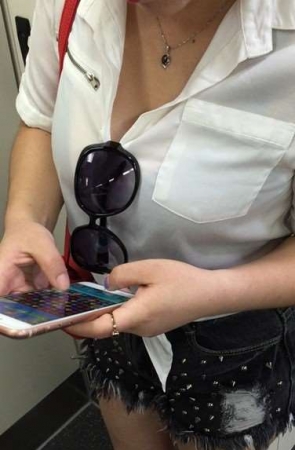 丰满女神，白衬衫都快撑开了