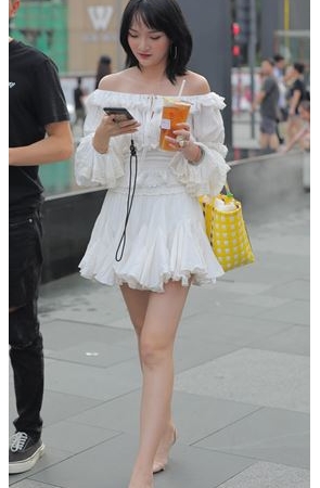 一字抹胸白裙小姐姐(72P)