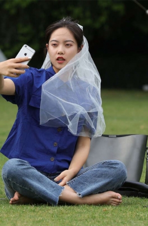 No1649 赤足女孩戴上头纱，想尝一把当新娘的感觉