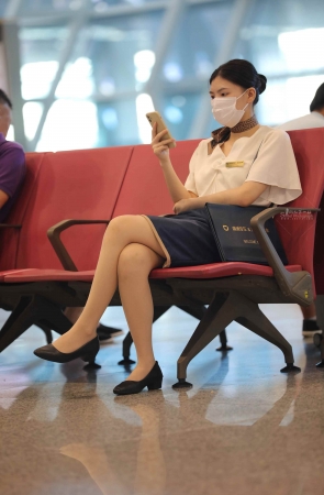 【街拍心灵】候机楼肉丝制服街拍美腿小姐姐