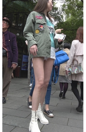 漂亮的气质长腿美女[1.51G/MP4]