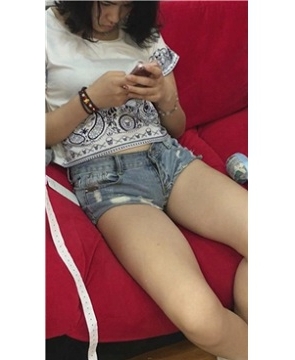 三角区饱满紧绷的女孩 [2.75 GB]