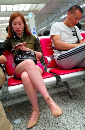 连衣裙美腿金发极品美女