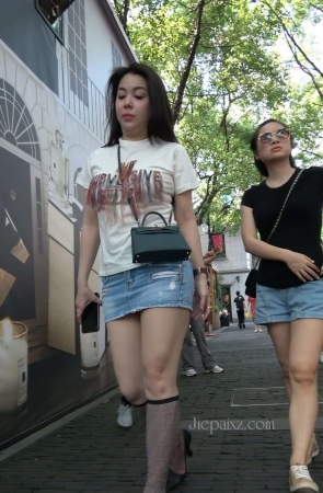 4K – 短裙长发丰腴美眉 [1.89 GB/MP4]