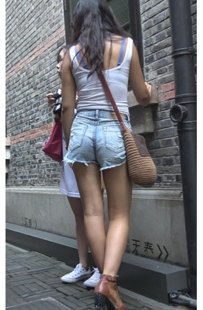 裸腿牛仔热裤妹子