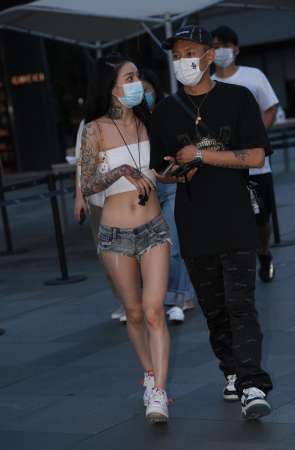 夏日性感热裤美女