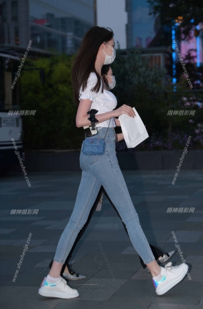 身材高挑白嫩邻小妹 /231022-5-79 14P