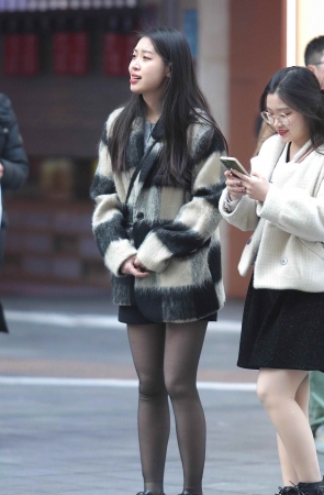 街拍黑丝妹子