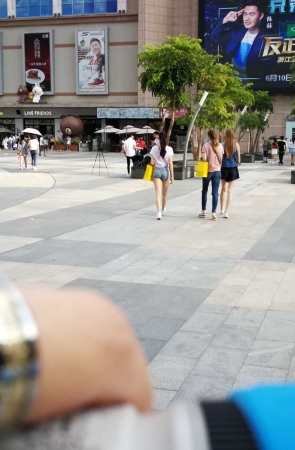 热裤，美腿，运动鞋，漂亮洋妞（9）