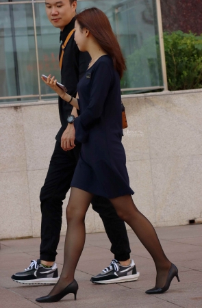 上班路上的街拍黑丝OL