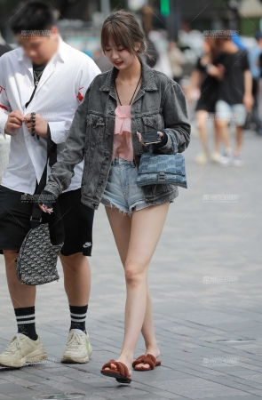 超短牛仔热裤女友