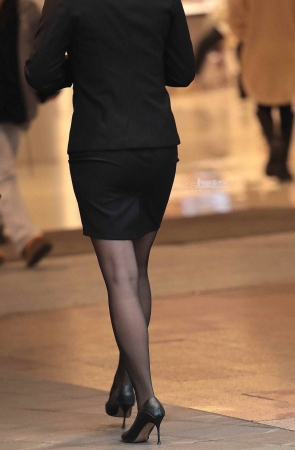 诱惑黑丝街拍高跟OL