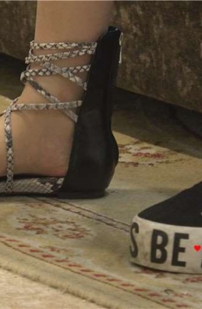 4k-妹子脚上的茧应该是被高跟磨出来的吧，好心疼。