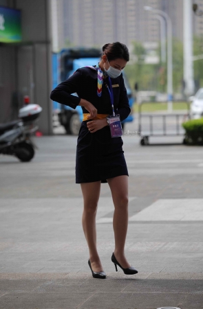【街拍心灵】售楼处肉丝街拍高跟制服小姐姐