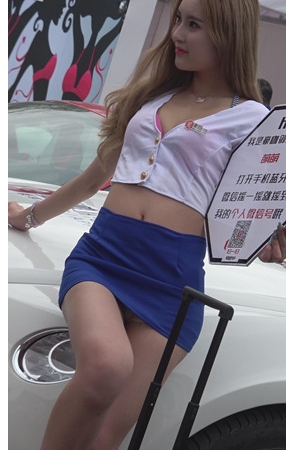 蓝色包臀裙美女