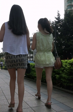 豹纹超短裙性感美女