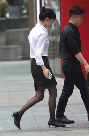 黑丝街拍高跟职业装