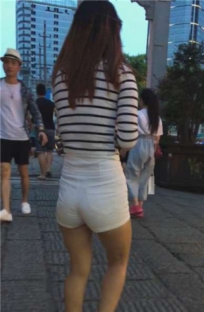 街拍膏药热裤的妞 [1.10 GB]