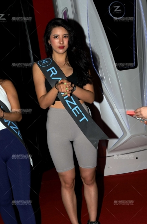 性感灰色紧身短裤美女