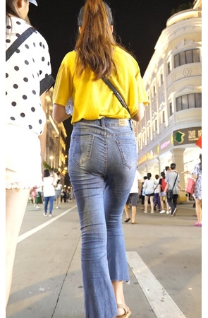 牛仔紧身裤丰腴小姐姐[4.2G/MP4]