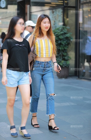 紧牛，饱满翘臀小姐姐