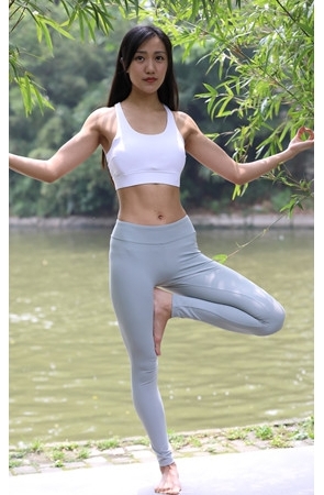 公园里的瑜伽美女【套图+视频】