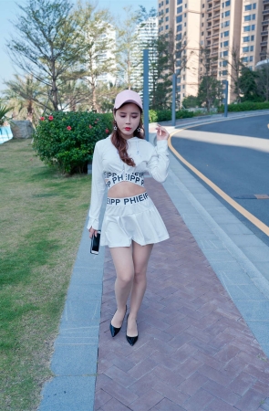 御风街拍 在惠州海边度假的白色超短裙肉丝网红艾小青