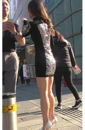 连体黑色包臀裙大姐姐[734M/MP4]