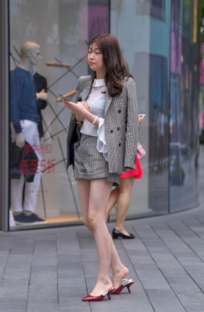 白皙西服高跟凉鞋美腿**