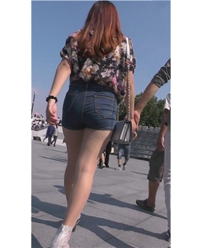 街拍肉丝袜美腿翘臀牛仔热裤美女 [2.00 GB]