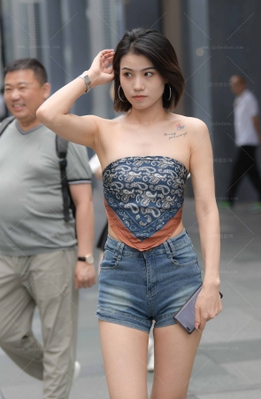 23619-1=106√抹胸热裤，性感美女 15P