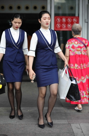 【街拍心灵】售楼处街拍黑丝制服高跟小姐姐