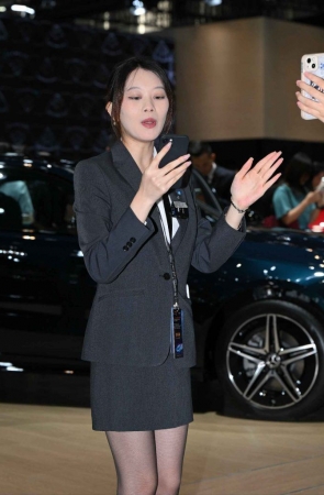 制服黑丝搭配 [86P-1.71GB]