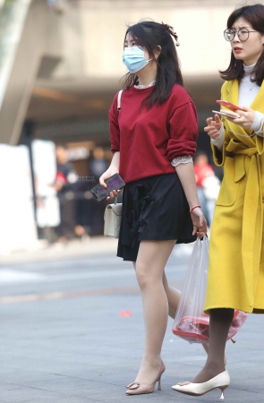 诱惑街拍肉丝高跟shaofu