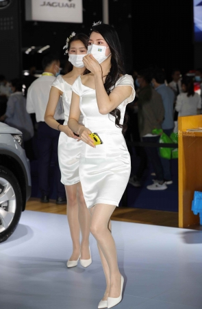 【街拍心灵】车展肉丝长腿街拍高跟礼仪