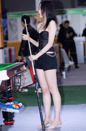 LB107-91P 杭州台球展-性感美胸模特文鸳的玉足