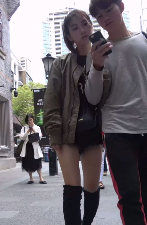 黑色超短裙美腿长靴美丽小姐姐