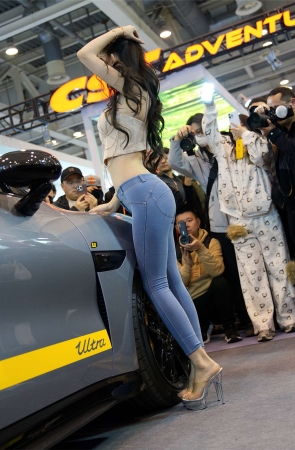 紧身牛仔裤好身材